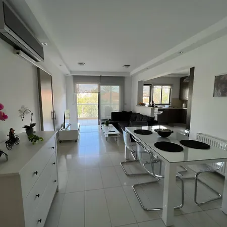 Апартаменти Majestic Boutique Apartment/2br *