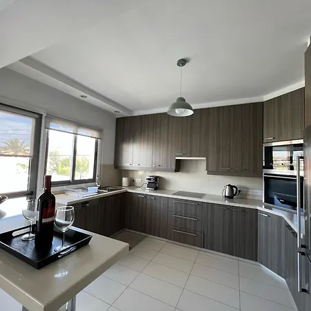 Majestic Boutique Apartment/2br * Нікосія